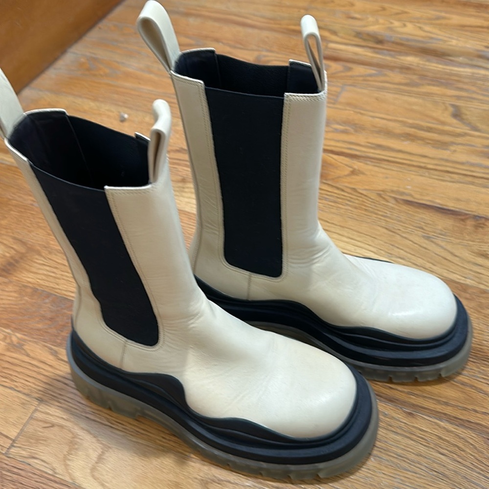 Bottega Veneta Tire Chelsea Boot